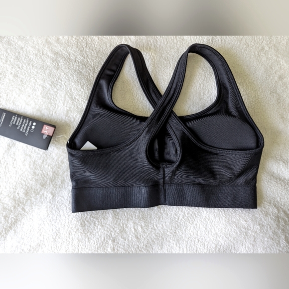 Women's Armour Crossback Sports Bra - Picture 2 of 3